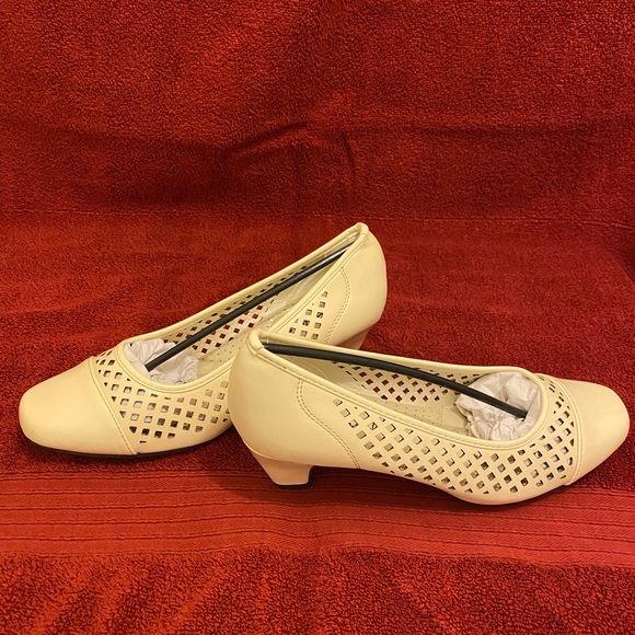 Lydia Pump - Picture 7 of 9